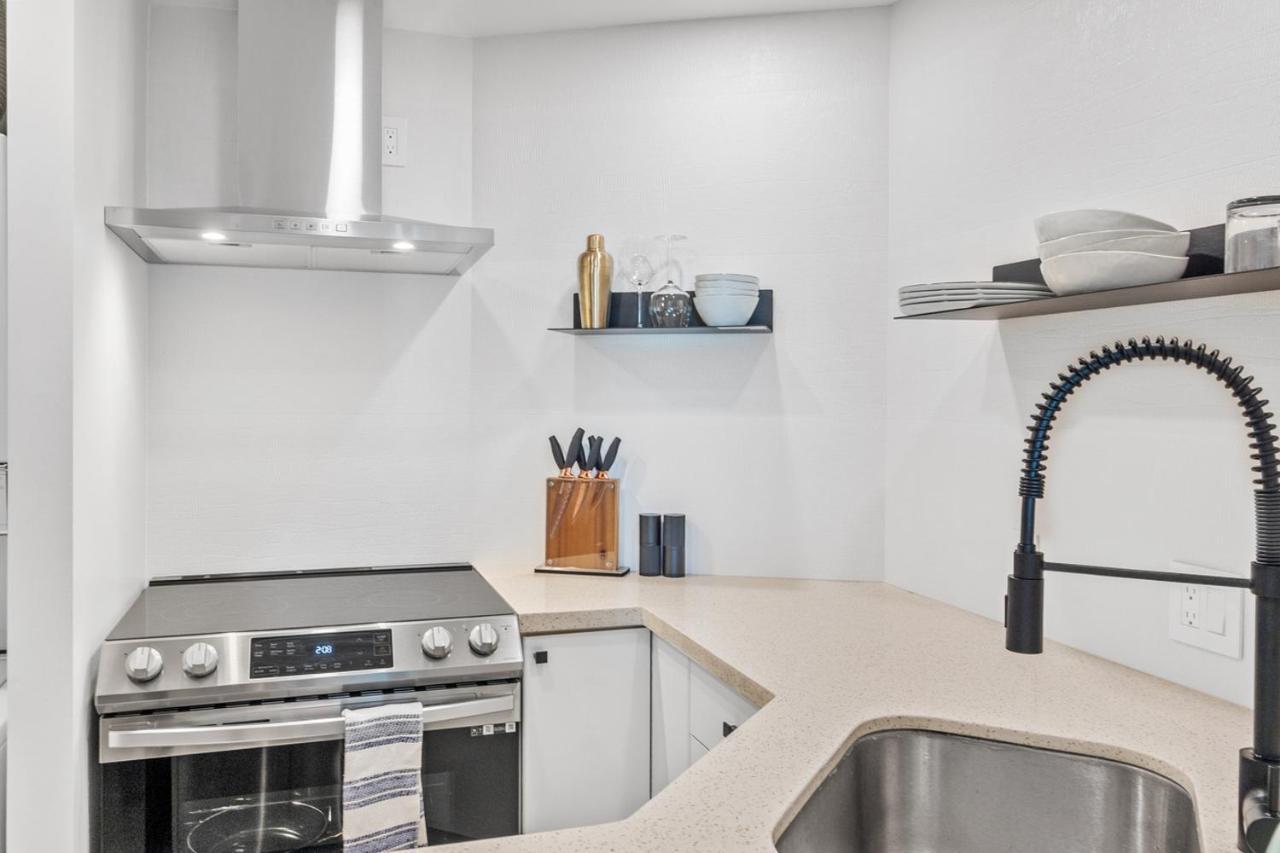Downtown Luxury 1Br Coal Harbour Apartment แวนคูเวอร์ ภายนอก รูปภาพ