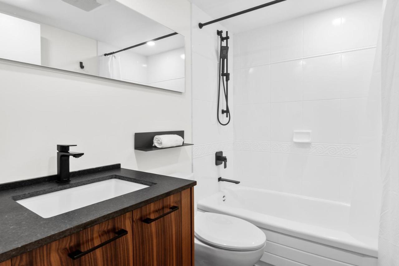 Downtown Luxury 1Br Coal Harbour Apartment แวนคูเวอร์ ภายนอก รูปภาพ